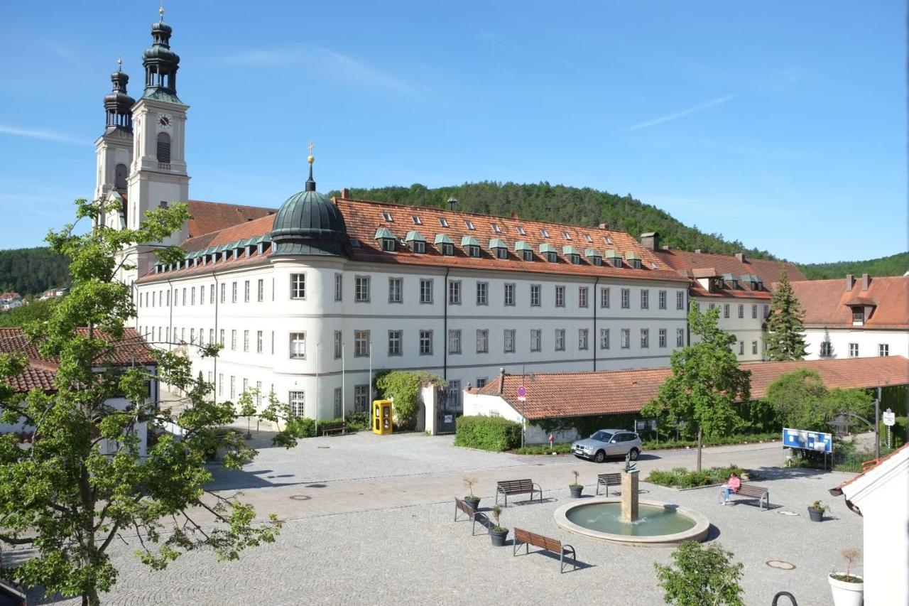 65Qm Wohnung Klosterblick Im Historischen Pfarrhaus Pielenhofen Esterno foto